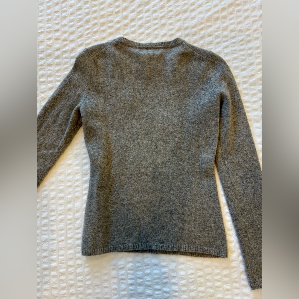 Peck & Peck Classic Cashmere Gray Crew Neck Sweater - Picture 2 of 5